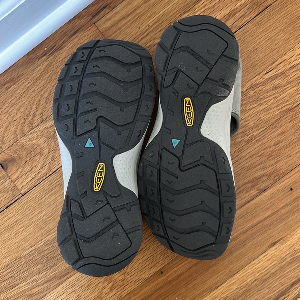 Keen Astoria West Gray and Pink Sandals - Picture 5 of 7